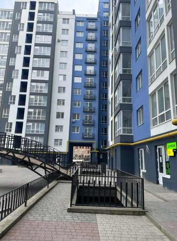 Urgent sale of a large two-sided apartment in the center!