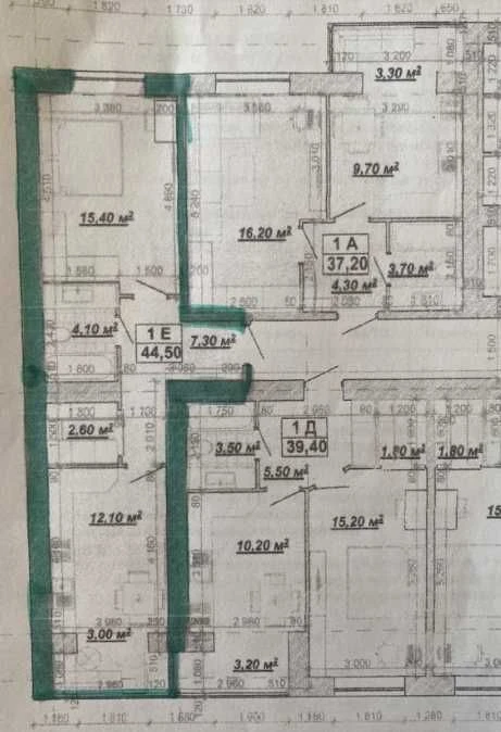 Urgent sale of a large two-sided apartment in the center!
