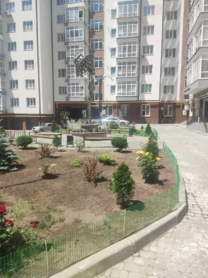 Продам здану  2 кімнатну квартиру  центр