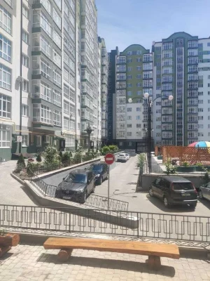 Продам здану  2 кімнатну квартиру  центр