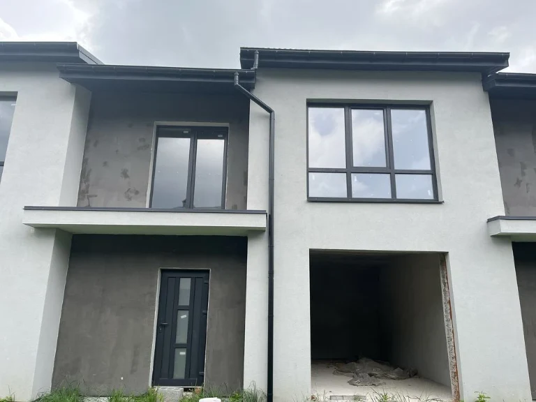 Townhouse for Sale: 2 Bedrooms in City Limits