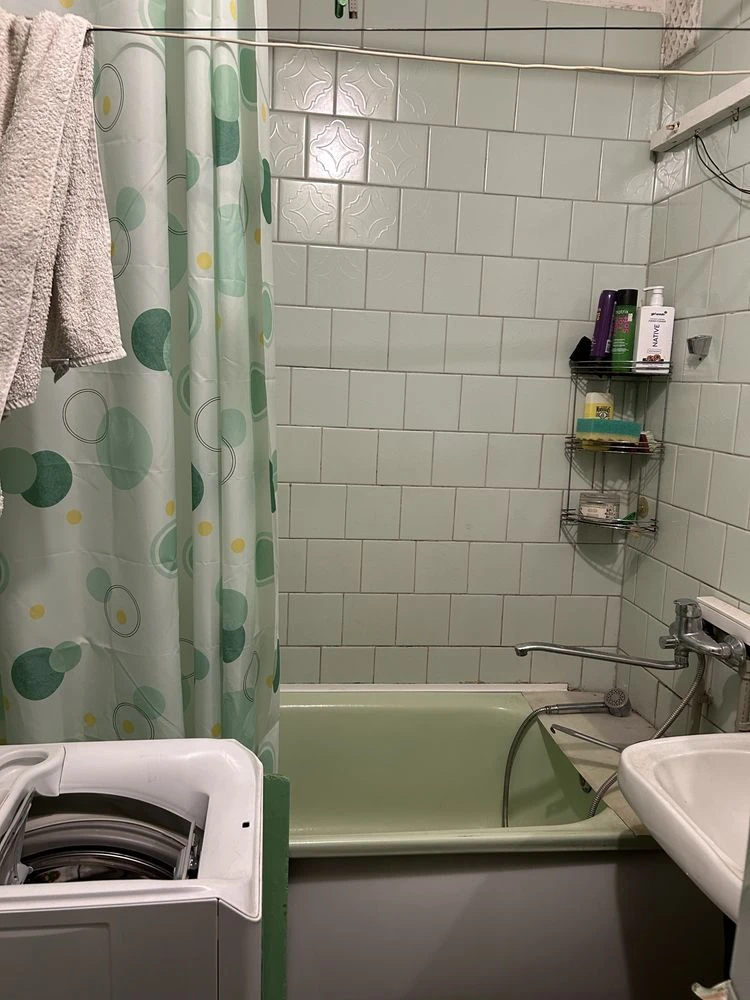 Sale of a 3-room apartment on Mykhaylivska Street