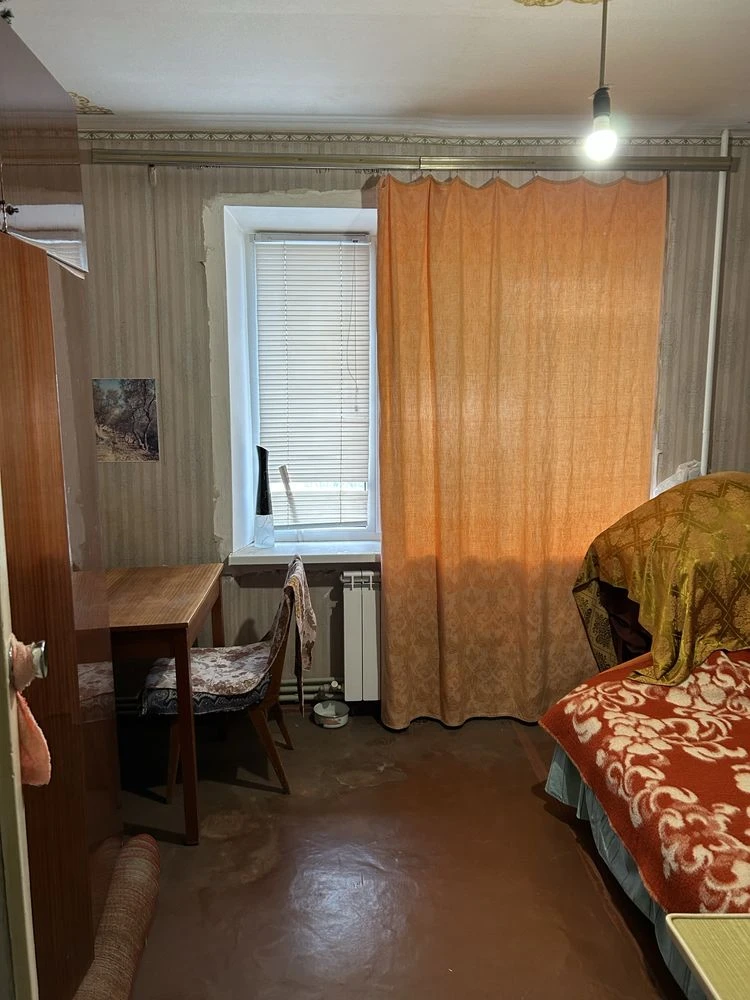 Sale of a 3-room apartment on Mykhaylivska Street