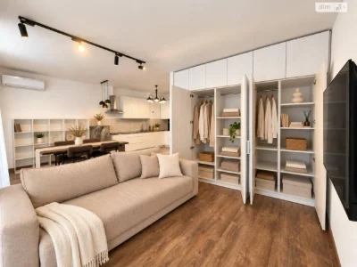Sale of Apartment, Holosiivskyy