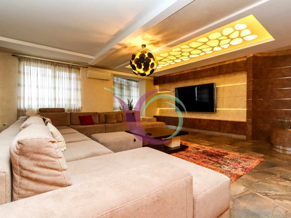Apartment. Ivano-Frankivsk, Hnatia Hotkevych Street