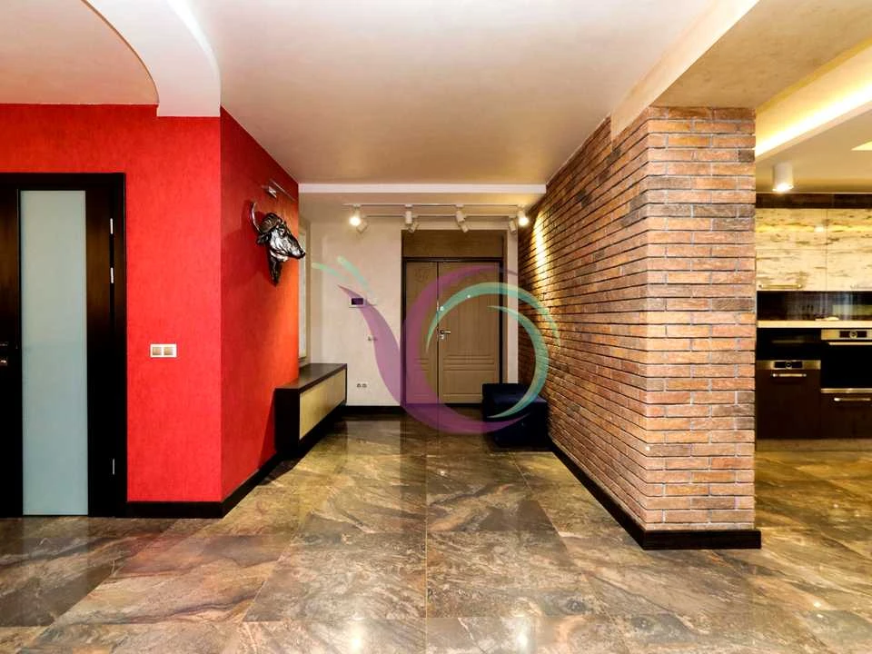 Apartment. Ivano-Frankivsk, Hnatia Hotkevych Street