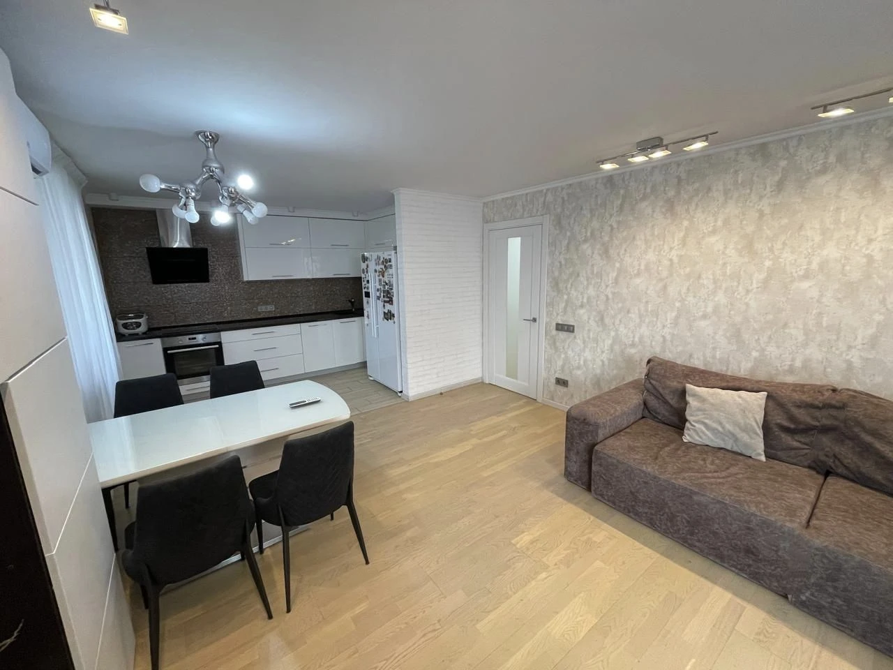 2-room apartment 68 m² | designer renovation | new building | Gol