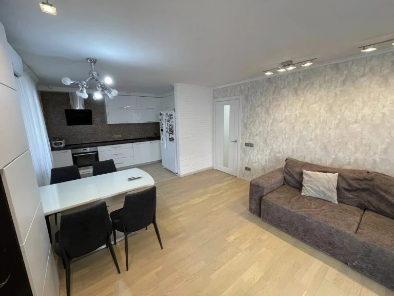2-room apartment 68 m² | designer renovation | new building | Gol