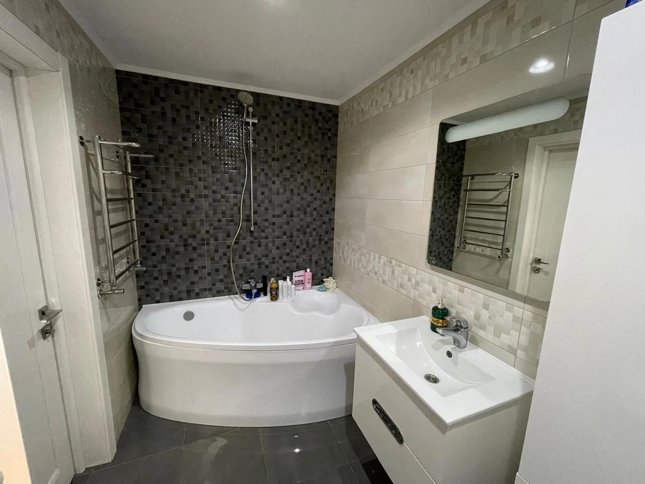 2-room apartment 68 m² | designer renovation | new building | Gol