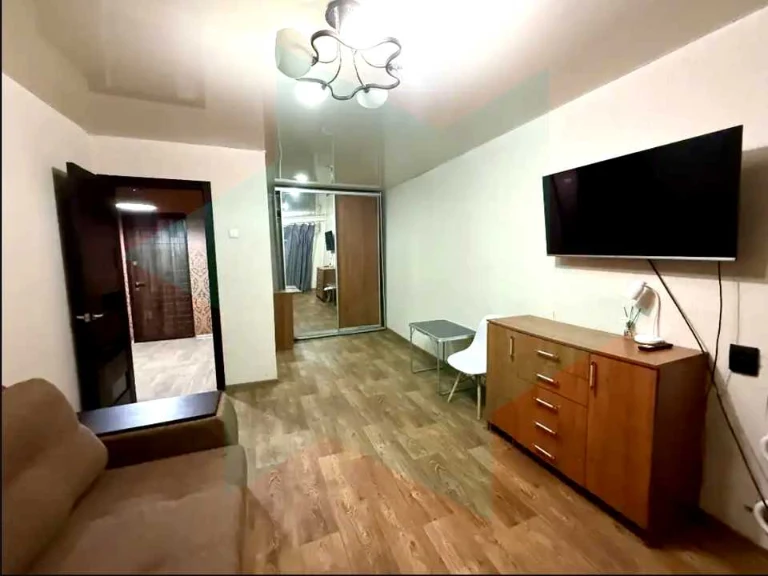 Apartment. Dnipro, residential area Topola-2, street.