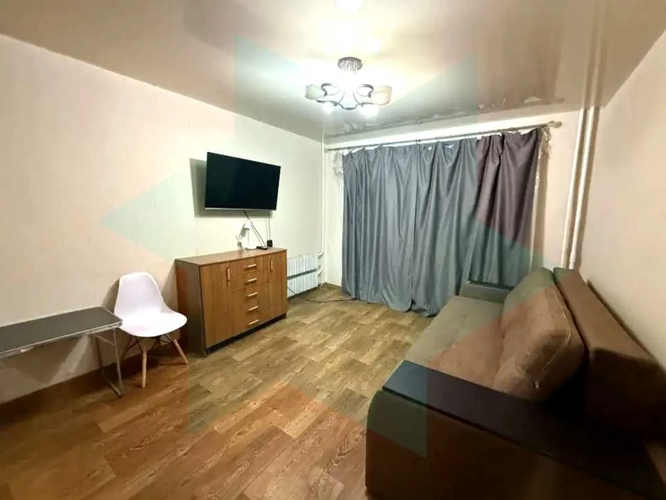 Apartment. Dnipro, residential area Topola-2, street.