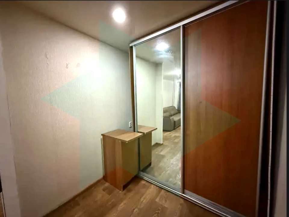 Apartment. Dnipro, residential area Topola-2, street.