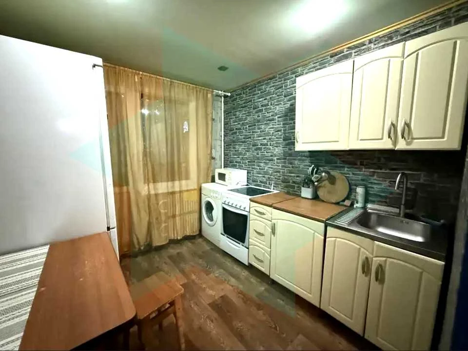 Apartment. Dnipro, residential area Topola-2, street.