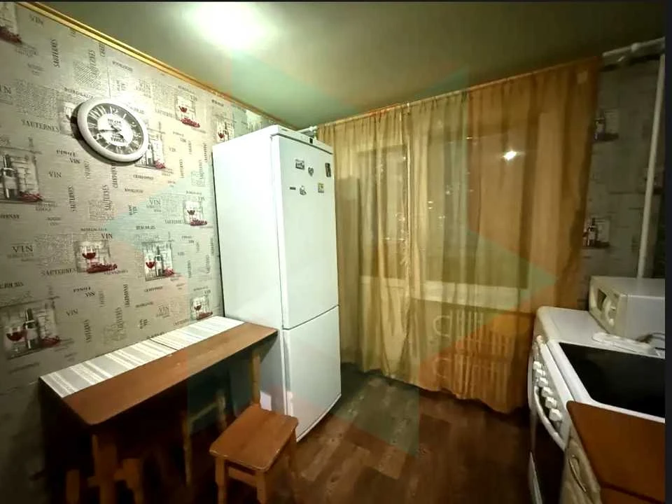Apartment. Dnipro, residential area Topola-2, street.