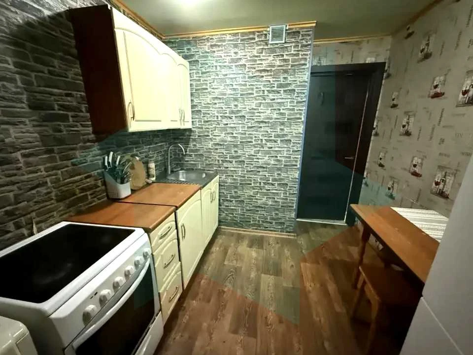 Apartment. Dnipro, residential area Topola-2, street.