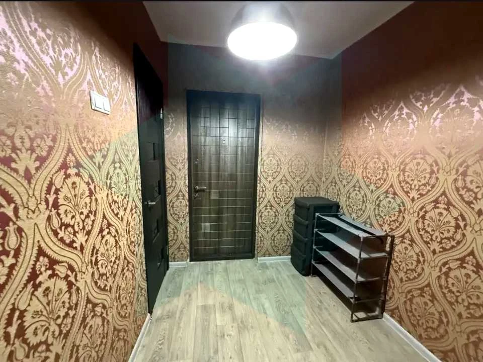 Apartment. Dnipro, residential area Topola-2, street.