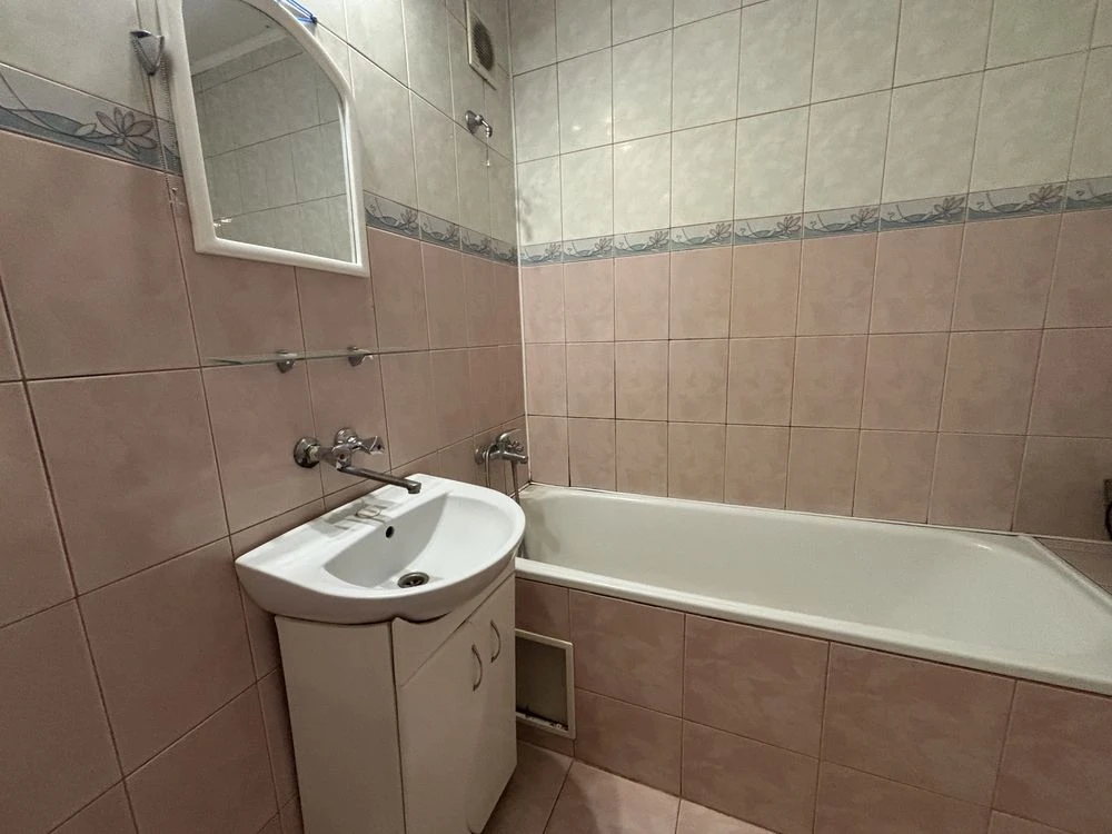 Apartment for Sale: 2 rooms on Генерала Свободи, 2