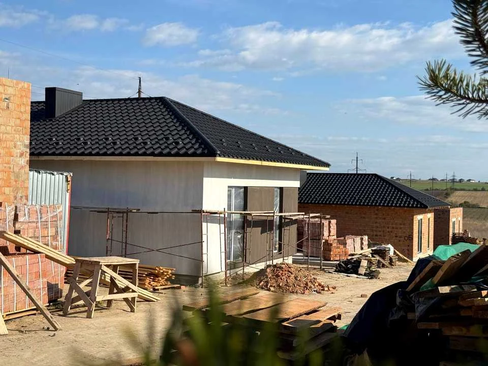 Дом. Ровное, улица Новодворская