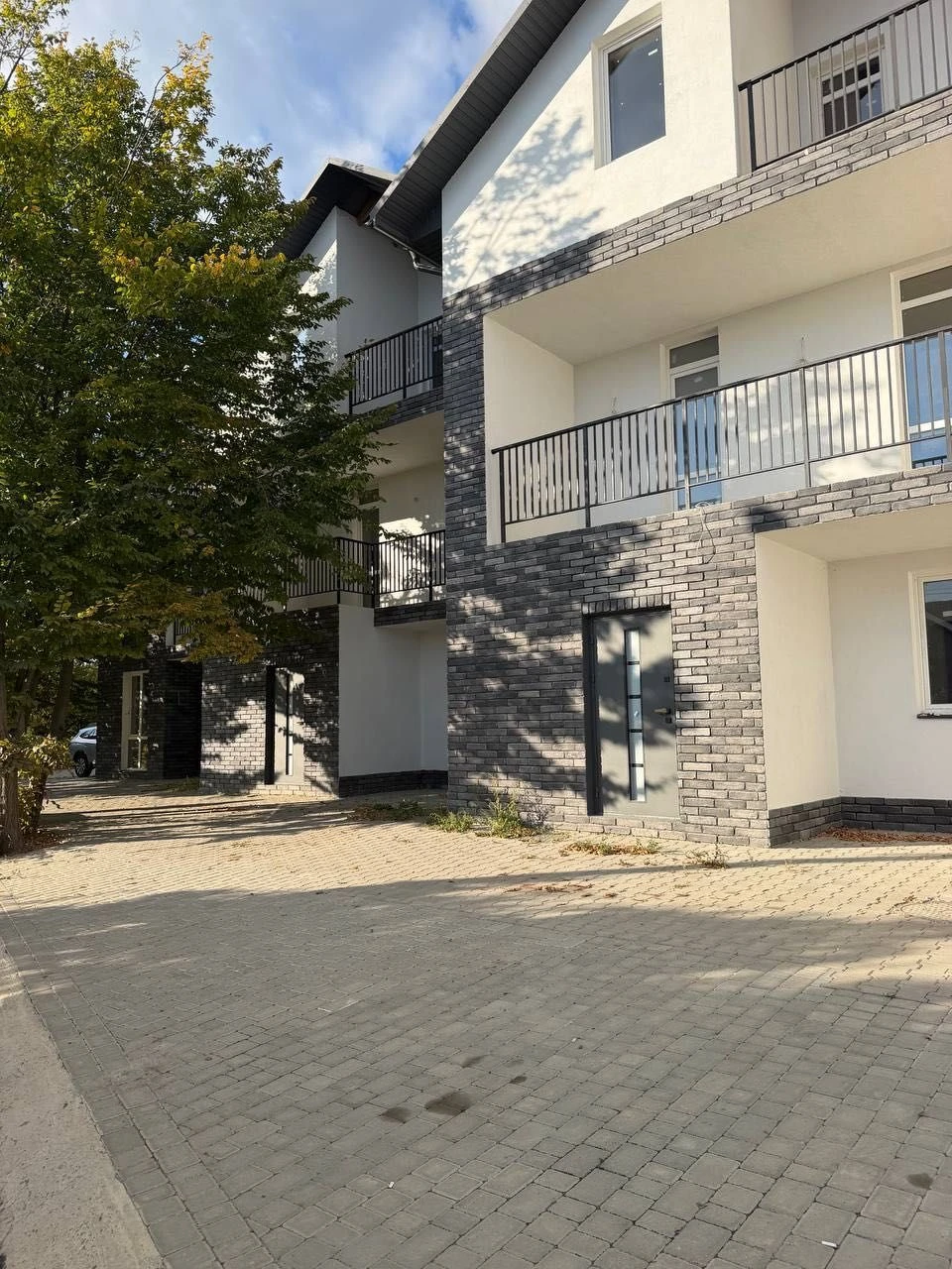 Sale of a Luxurious Townhouse