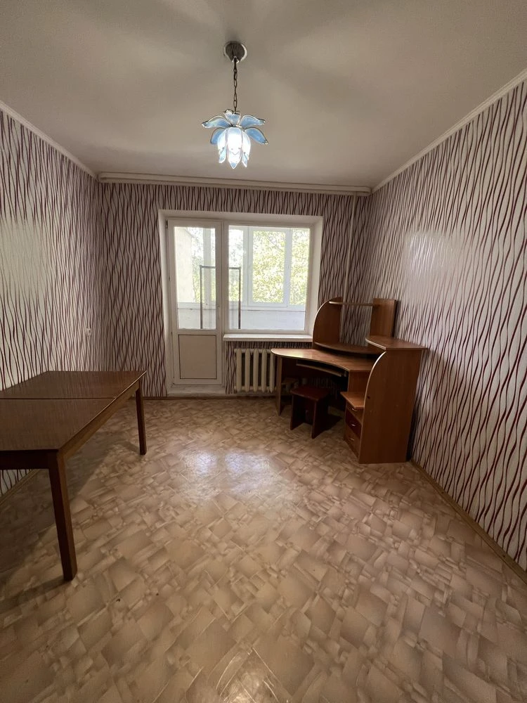 Urgent sale of a 2-room apartment on Ozerne