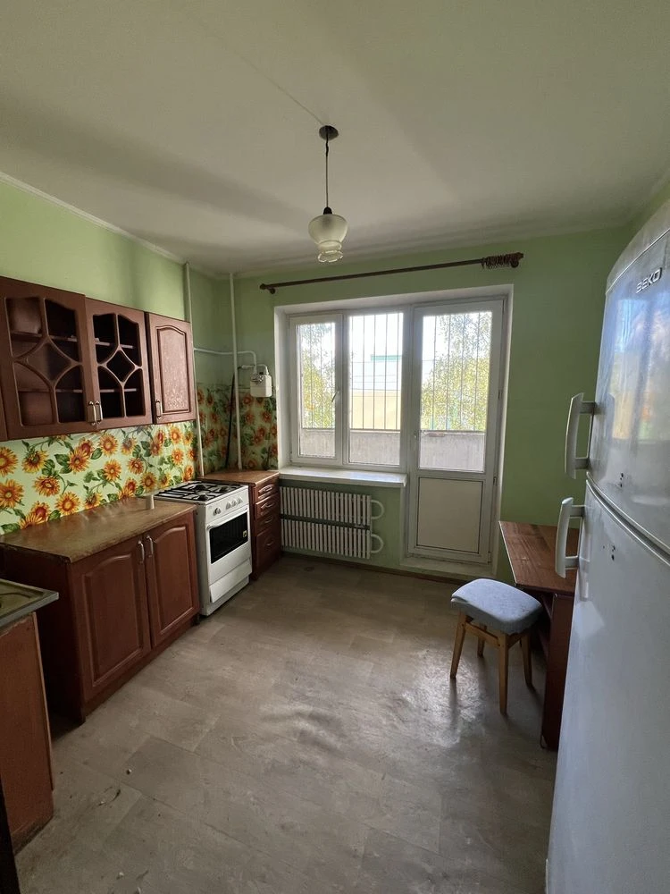 Urgent sale of a 2-room apartment on Ozerne
