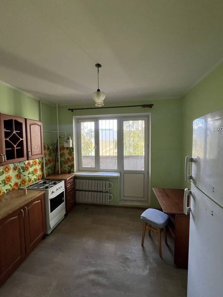 Urgent sale of a 2-room apartment on Ozerne