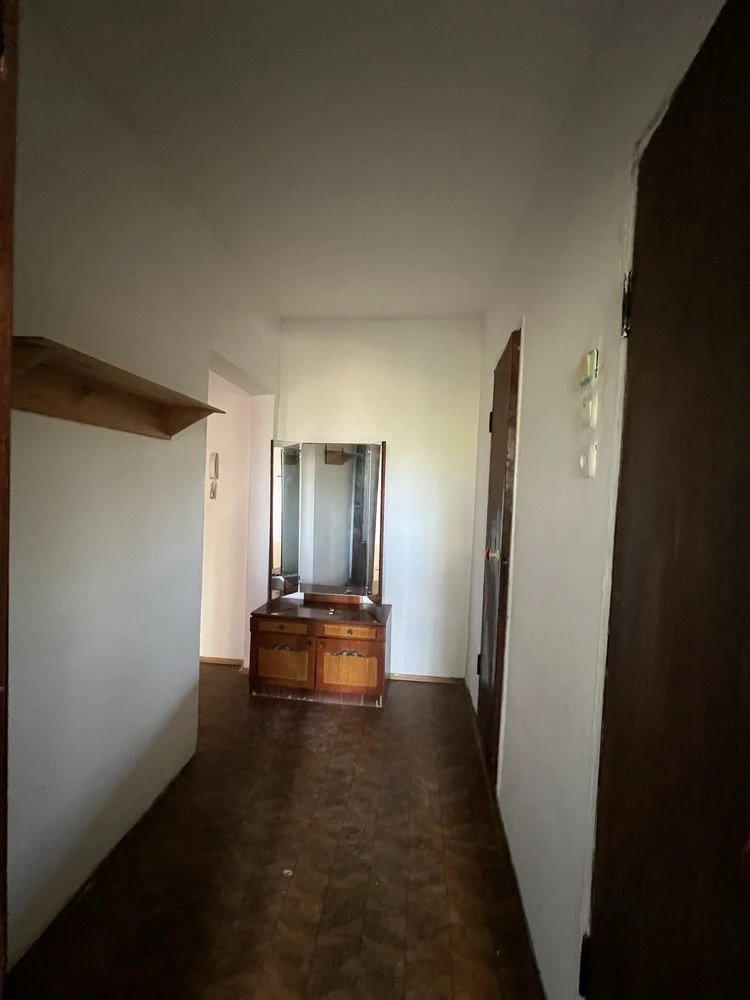 Urgent sale of a 2-room apartment on Ozerne