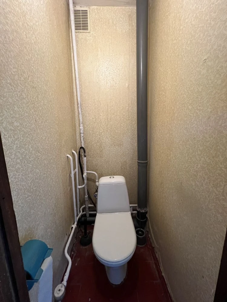 Urgent sale of a 2-room apartment on Ozerne