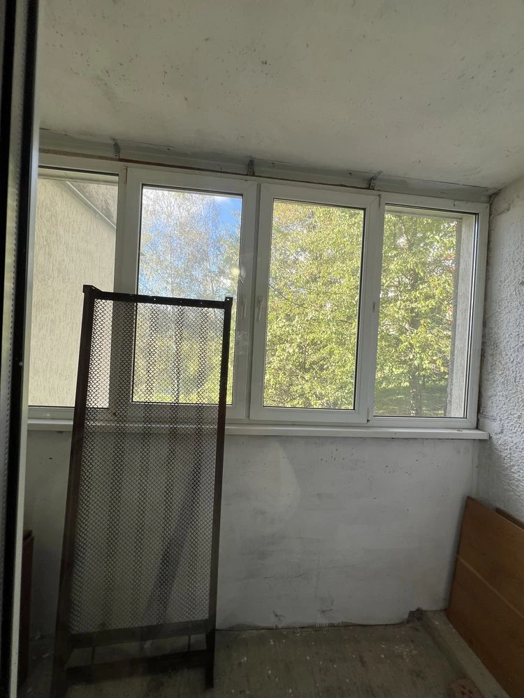 Urgent sale of a 2-room apartment on Ozerne