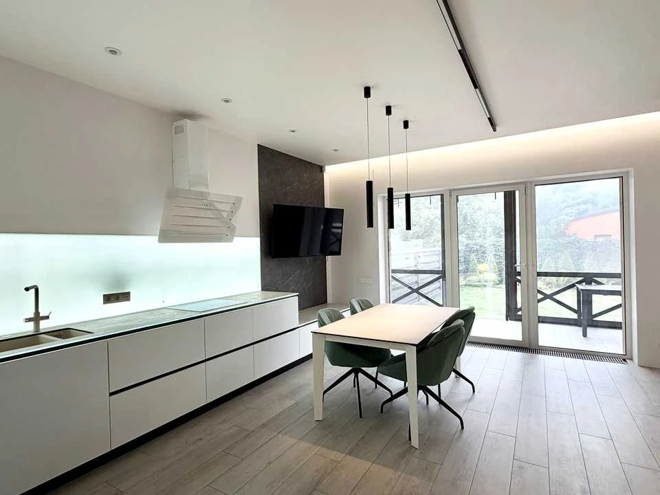 House. Kyiv, 50A Sadova St.