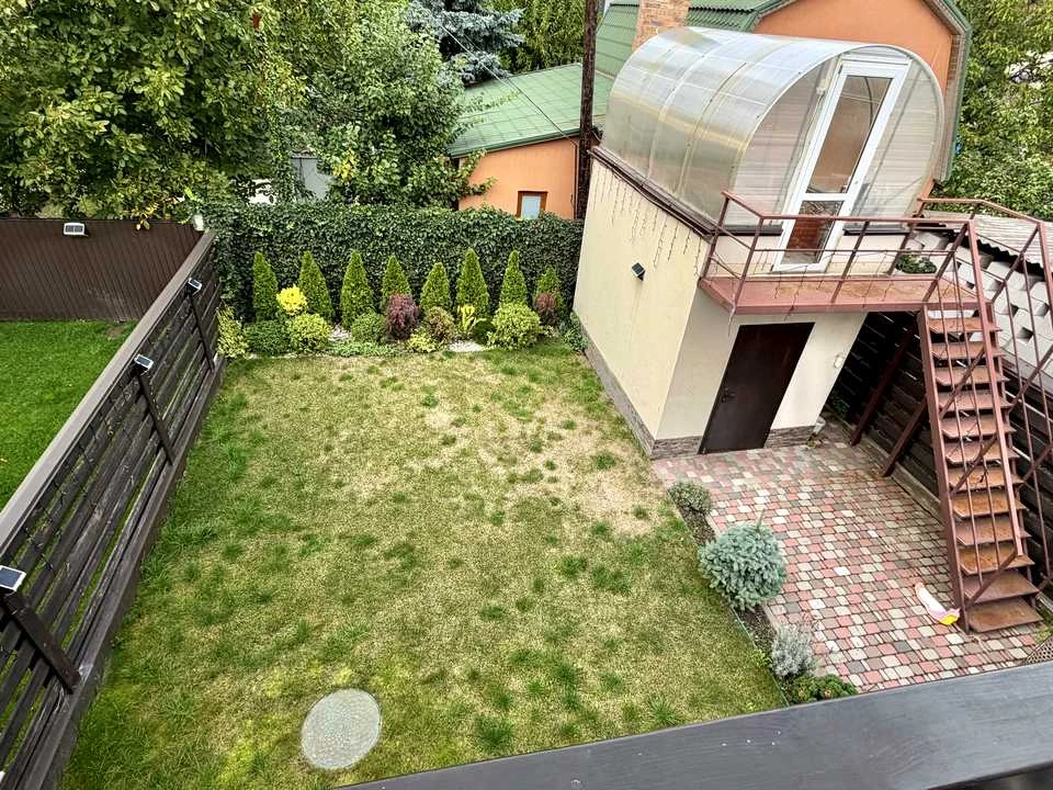 House. Kyiv, 50A Sadova St.