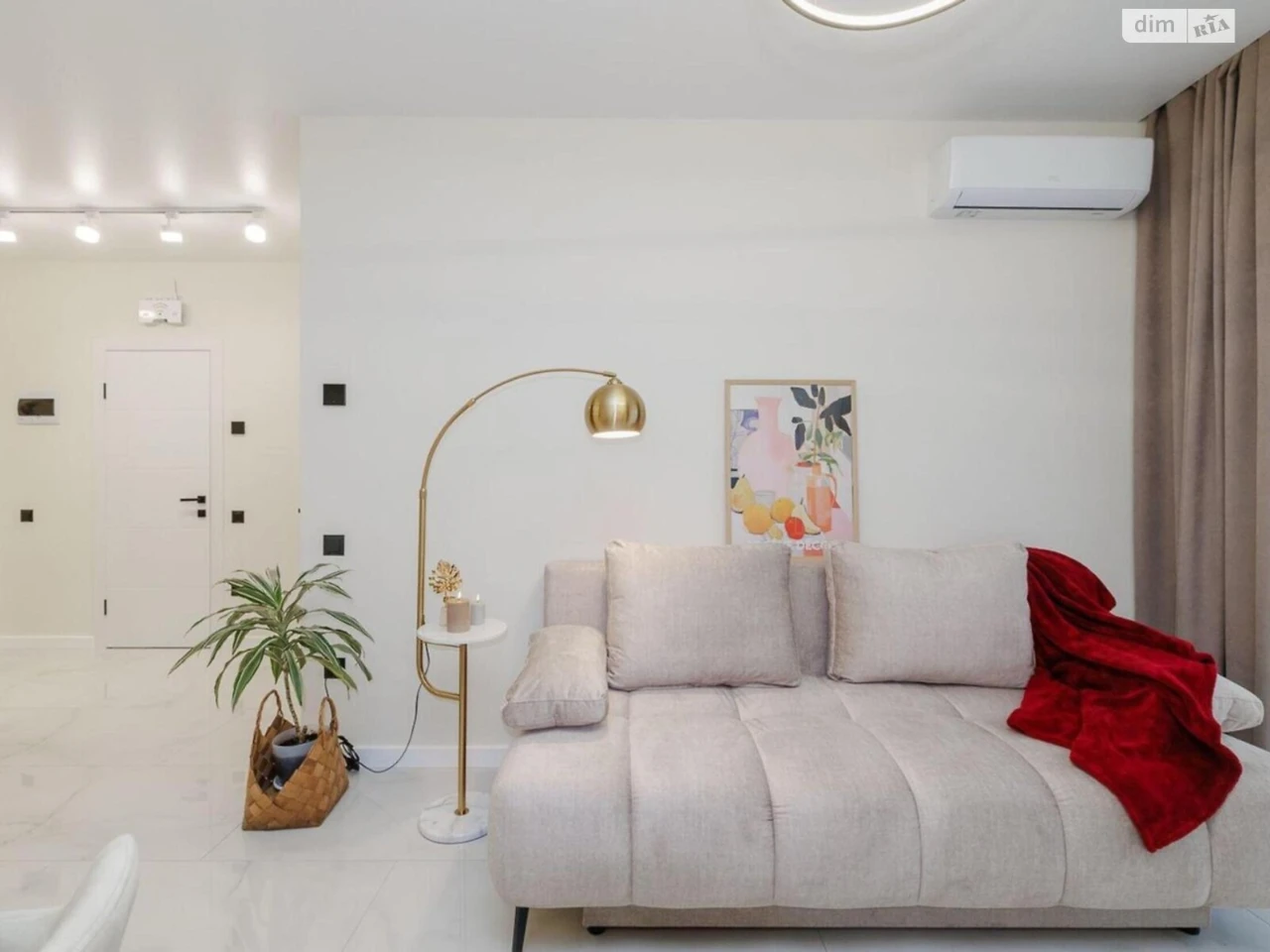 Long-Term Rental Apartment, Holosiiv