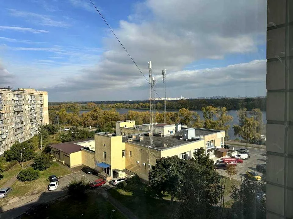 Квартира. Киев, улица Приречная.