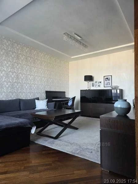 Sale of a 5-room apartment on Karadzica, 15 minutes from the Center