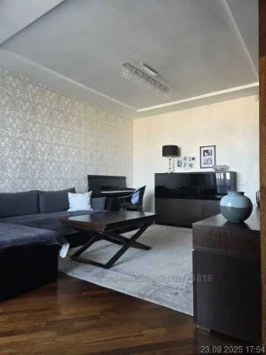 Sale of a 5-room apartment on Karadzica, 15 minutes from the Center