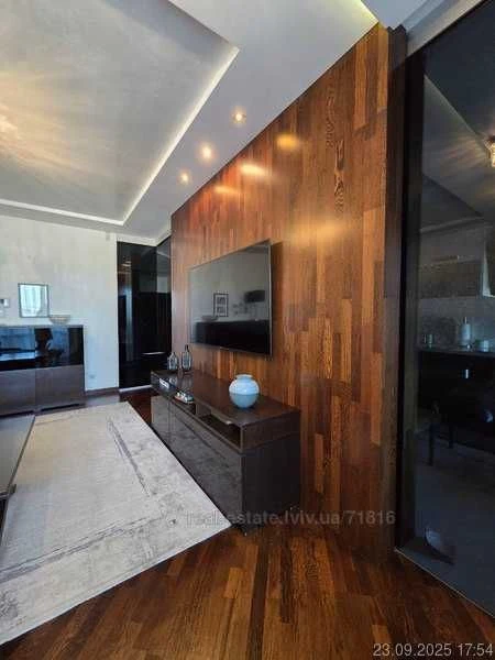 Sale of a 5-room apartment on Karadzica, 15 minutes from the Center