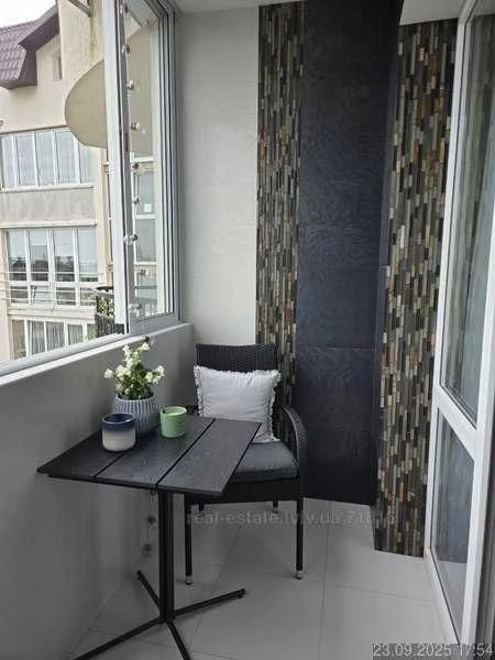 Sale of a 5-room apartment on Karadzica, 15 minutes from the Center