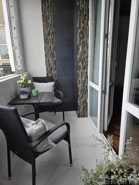 Sale of a 5-room apartment on Karadzica, 15 minutes from the Center
