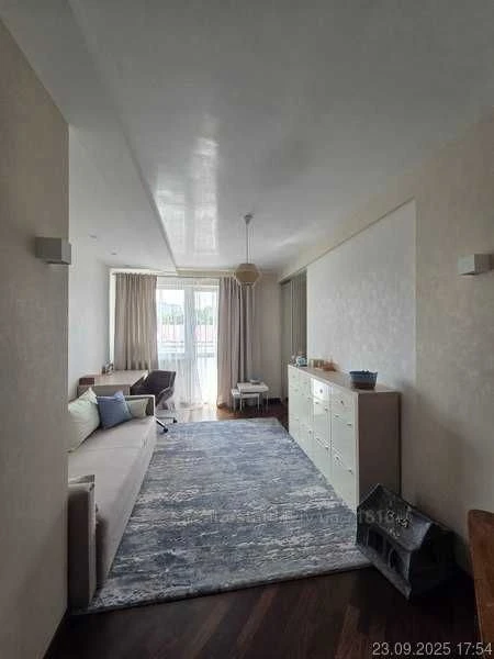 Sale of a 5-room apartment on Karadzica, 15 minutes from the Center