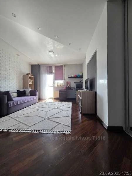Sale of a 5-room apartment on Karadzica, 15 minutes from the Center
