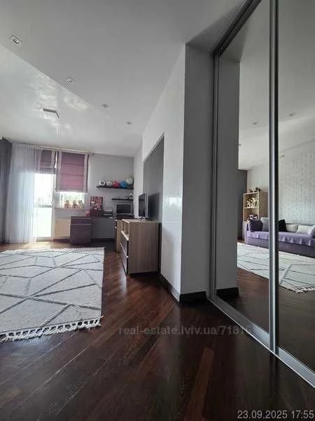 Sale of a 5-room apartment on Karadzica, 15 minutes from the Center