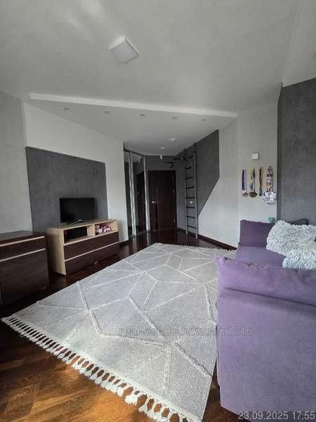 Sale of a 5-room apartment on Karadzica, 15 minutes from the Center