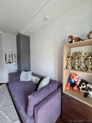 Sale of a 5-room apartment on Karadzica, 15 minutes from the Center