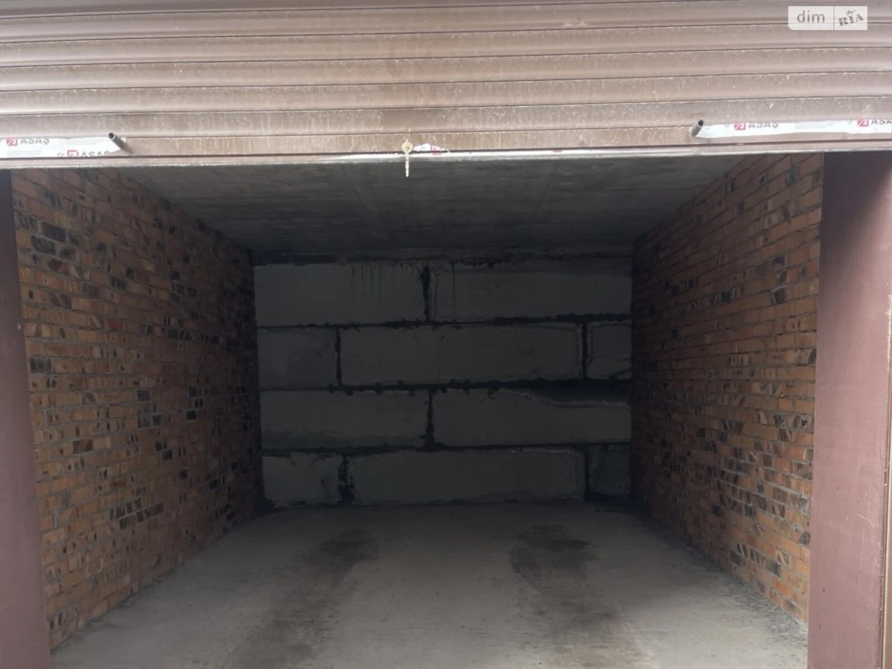 Urgent Sale of a Separate Garage in Southwestern District