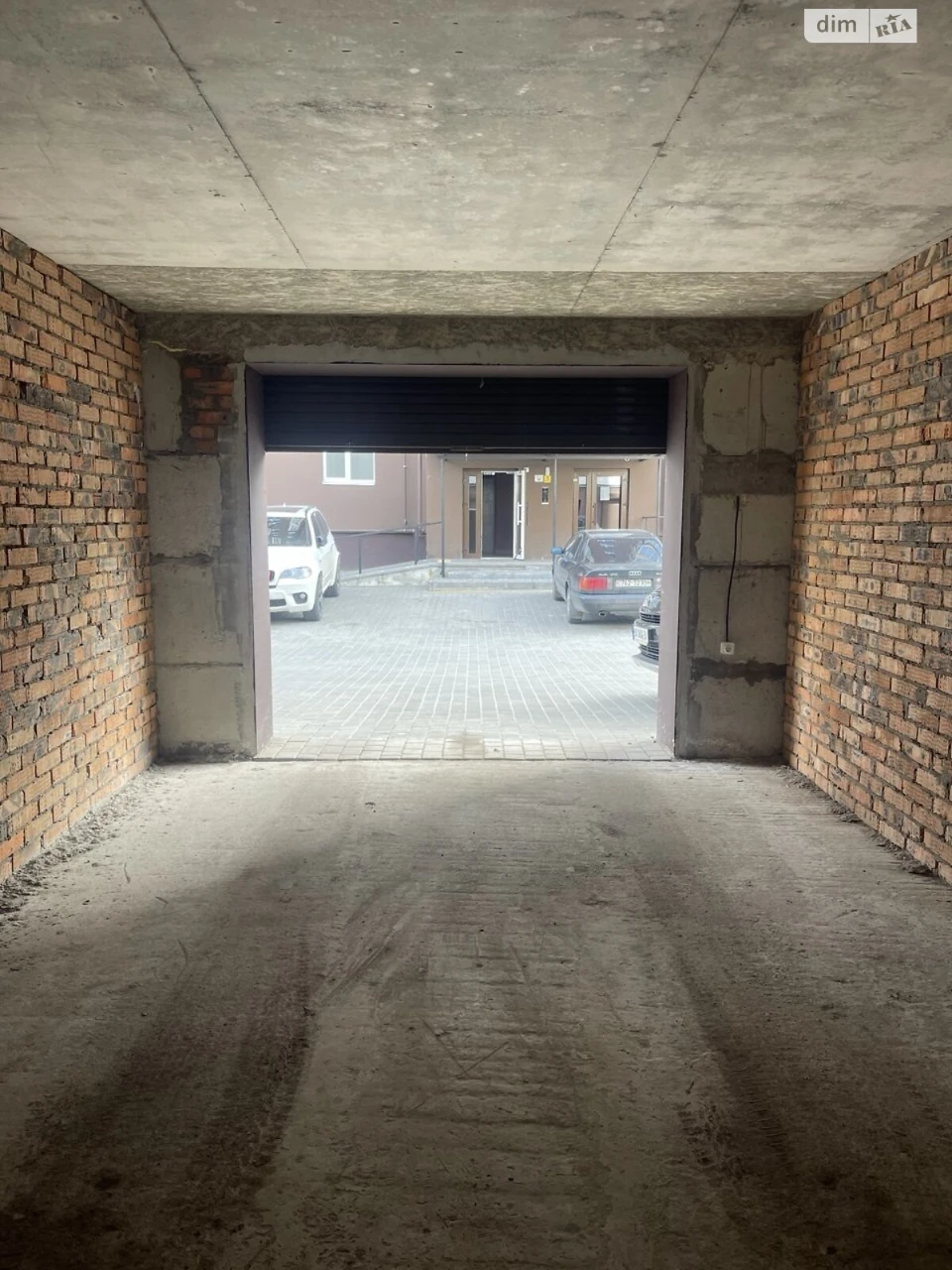 Urgent Sale of a Separate Garage in Southwestern District