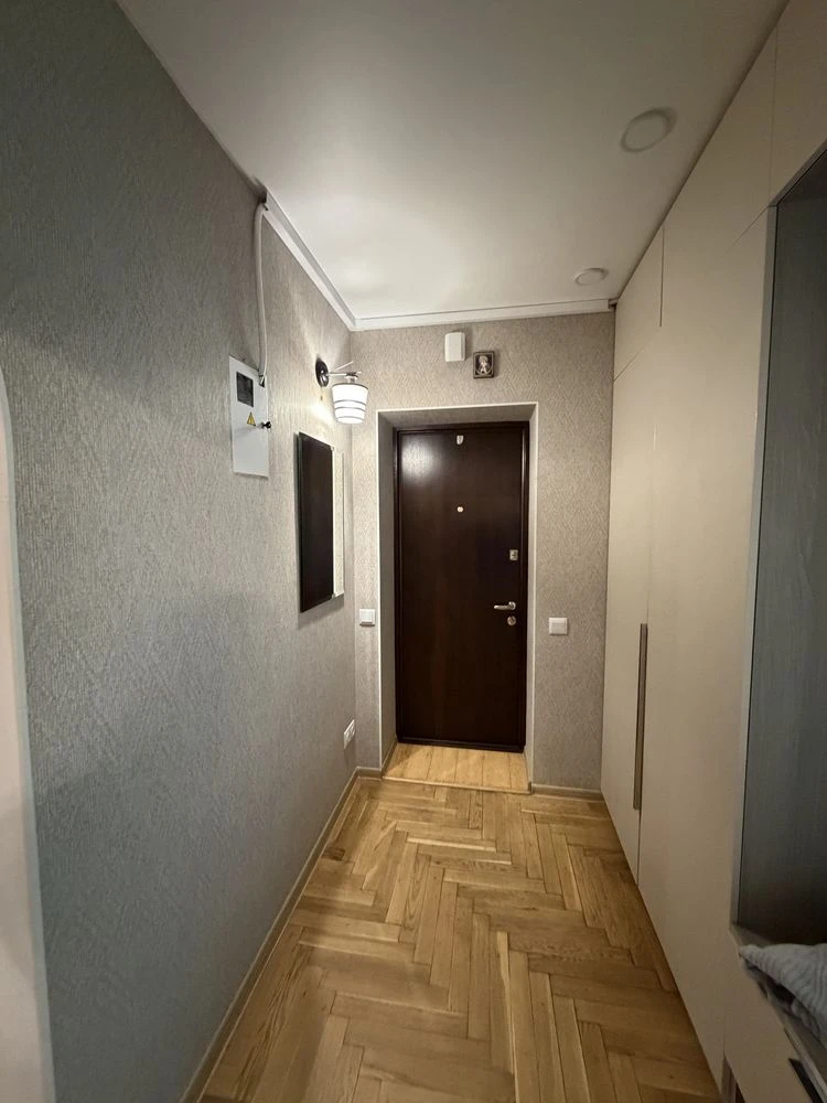 Sale of a 3-room apartment renovated in a great location!