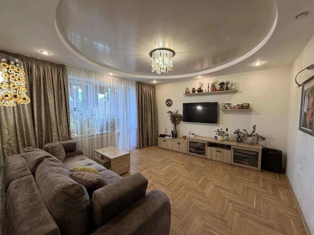 Sale of a 3-room apartment renovated in a great location!