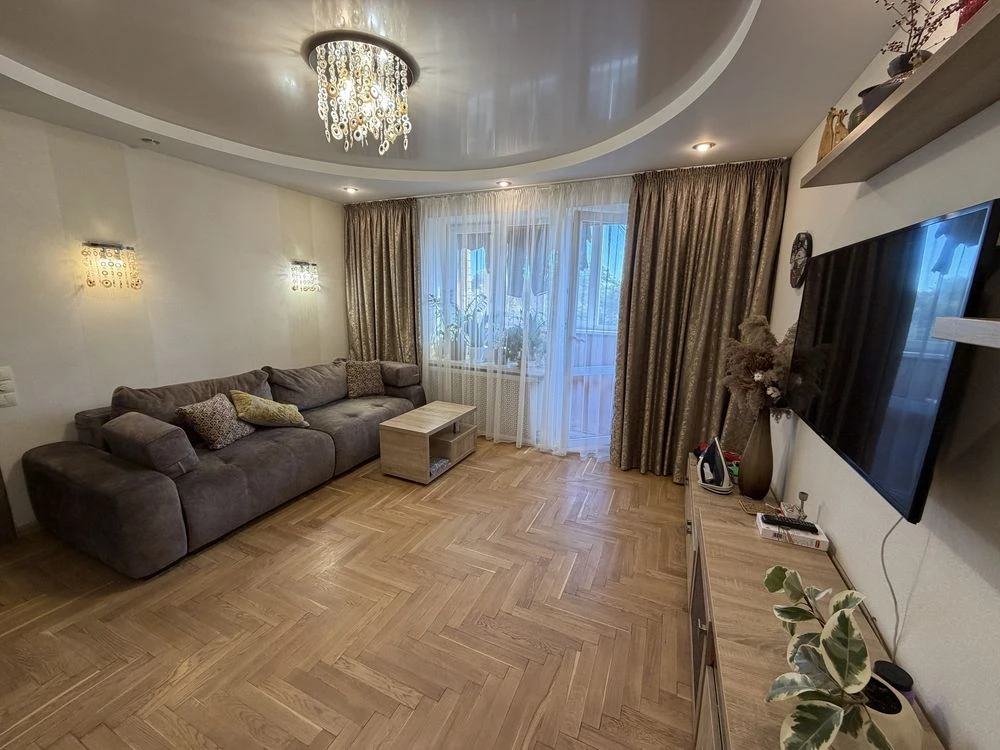 Sale of a 3-room apartment renovated in a great location!