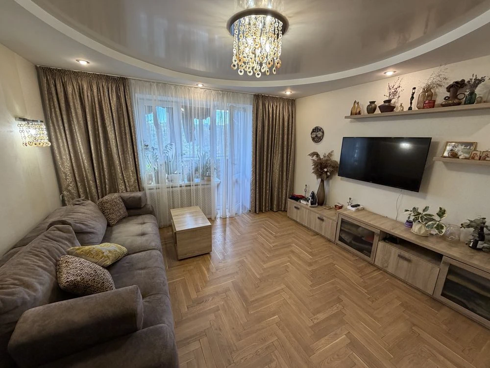 Sale of a 3-room apartment renovated in a great location!