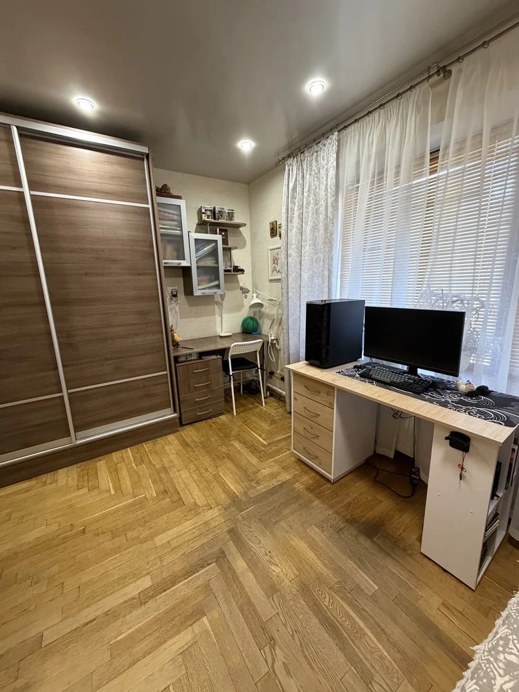 Sale of a 3-room apartment renovated in a great location!